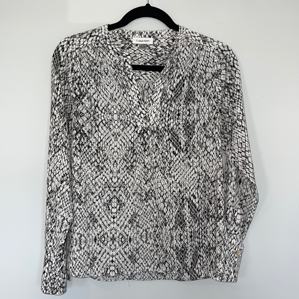 calvin klein v neck blouse / size SP